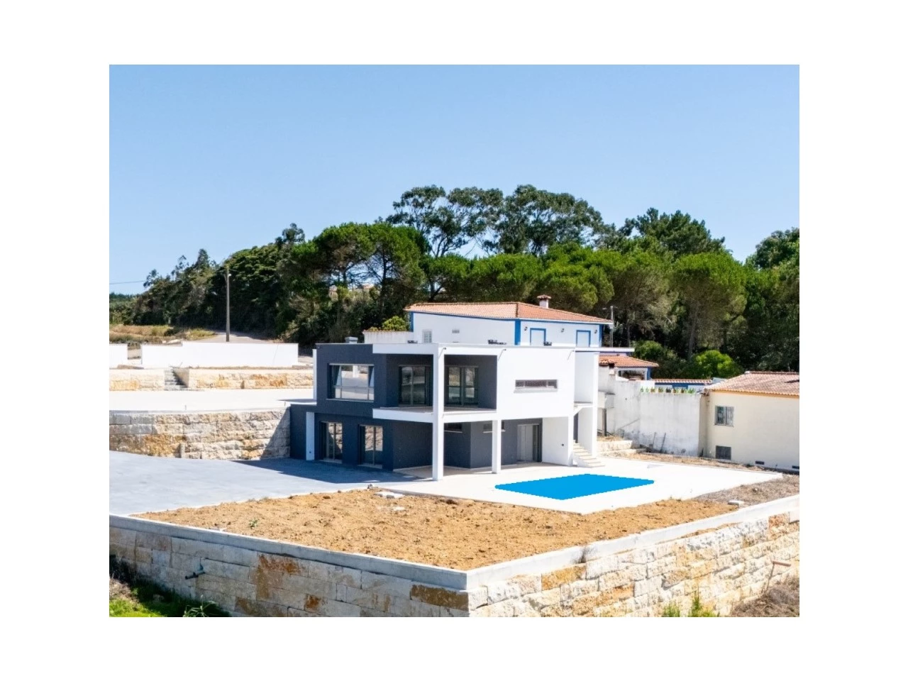 IDda56aa01-0000-0500-0000-000016e46eab.jpg Moradia Contemporânea com Vista Mar e Campo