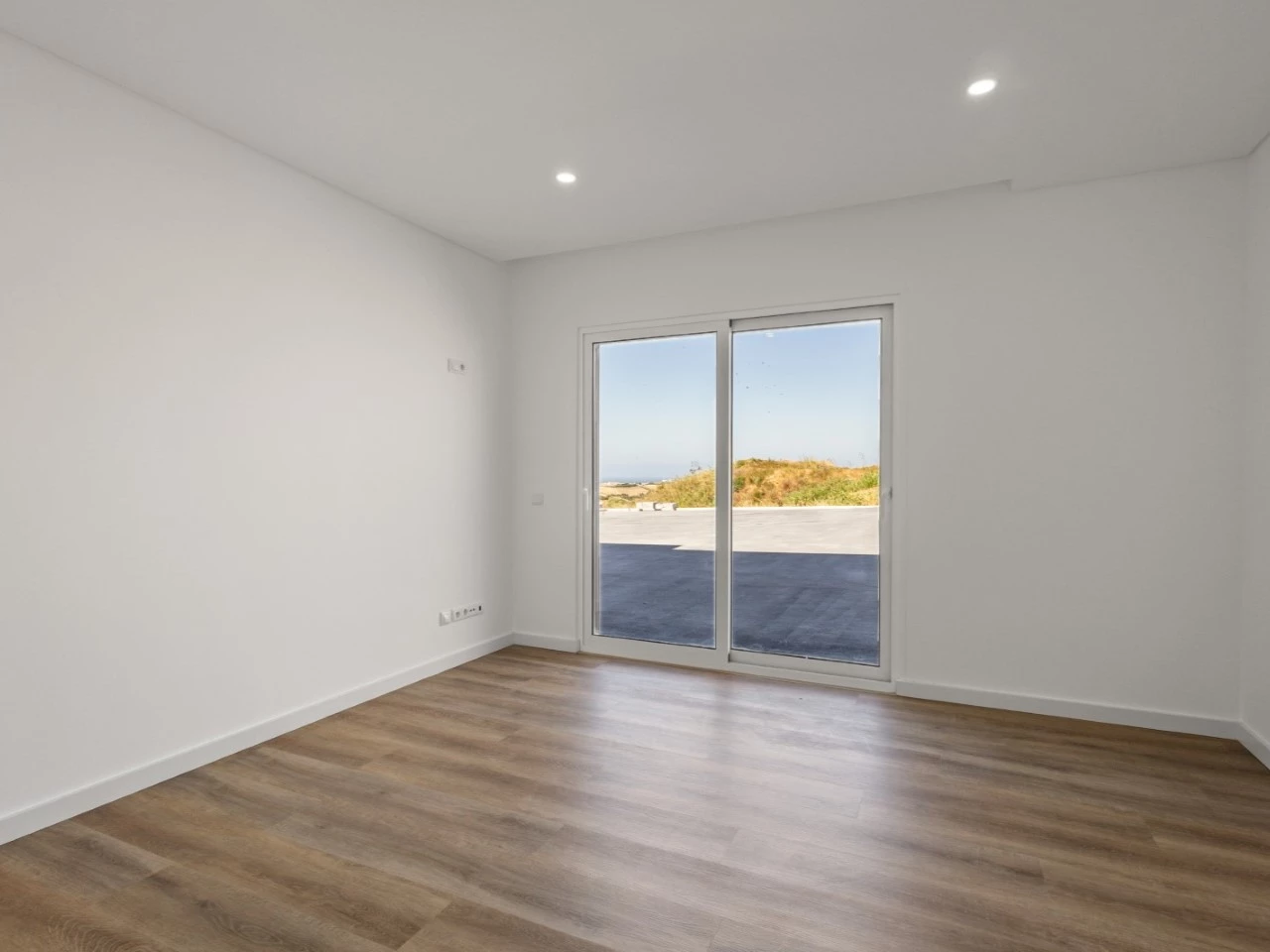 IDda56aa01-0000-0500-0000-000016e46eb7.jpg Moradia Contemporânea com Vista Mar e Campo
