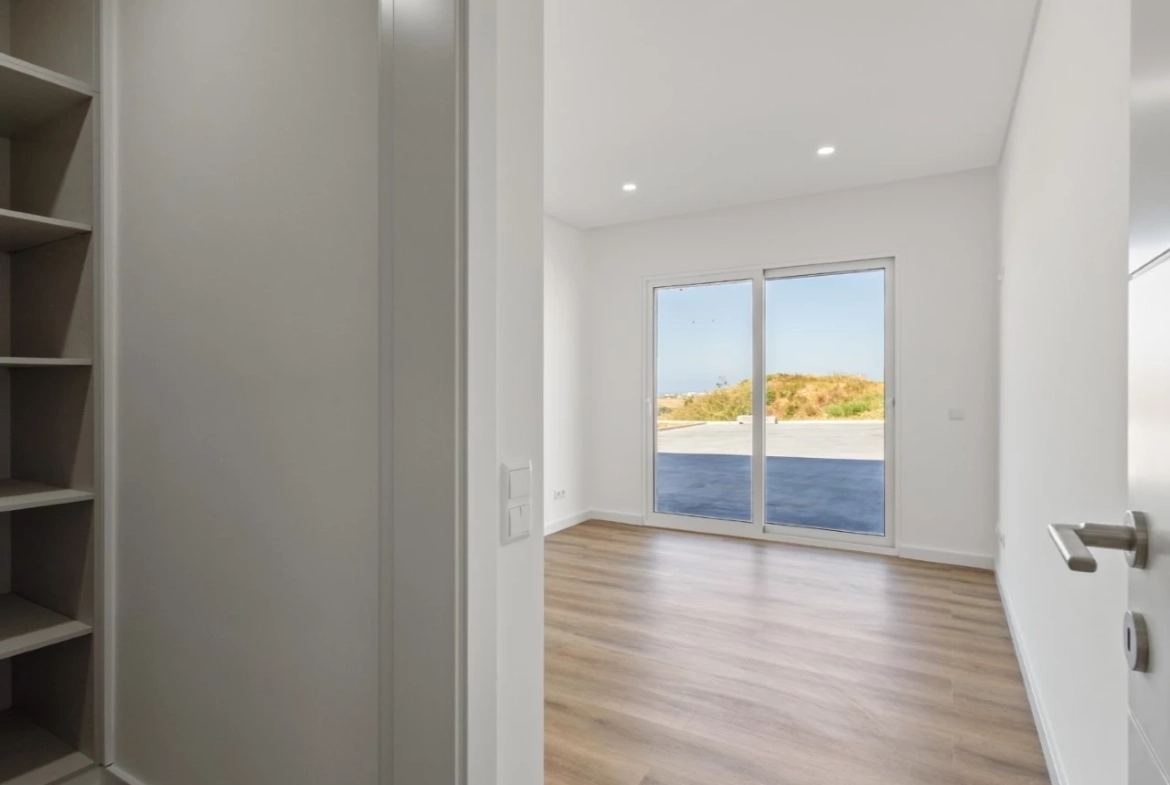 Moradia Contemporânea com Vista Mar e Campo