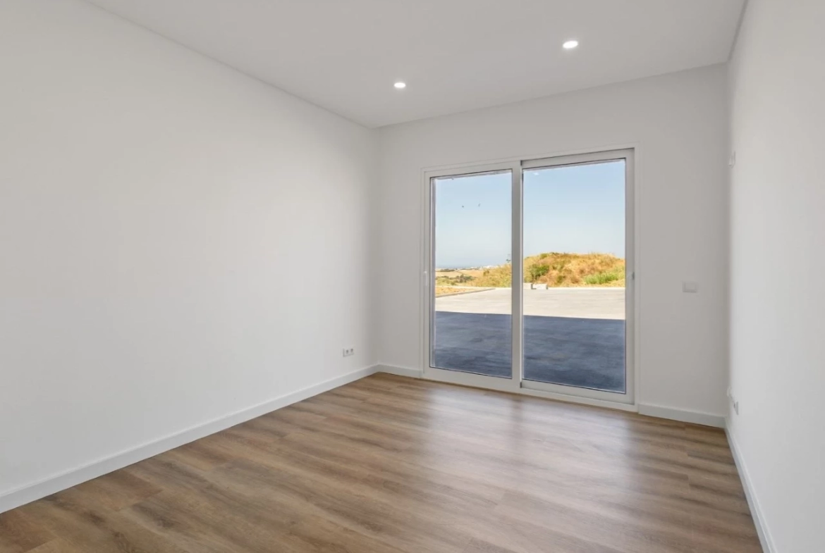 Moradia Contemporânea com Vista Mar e Campo