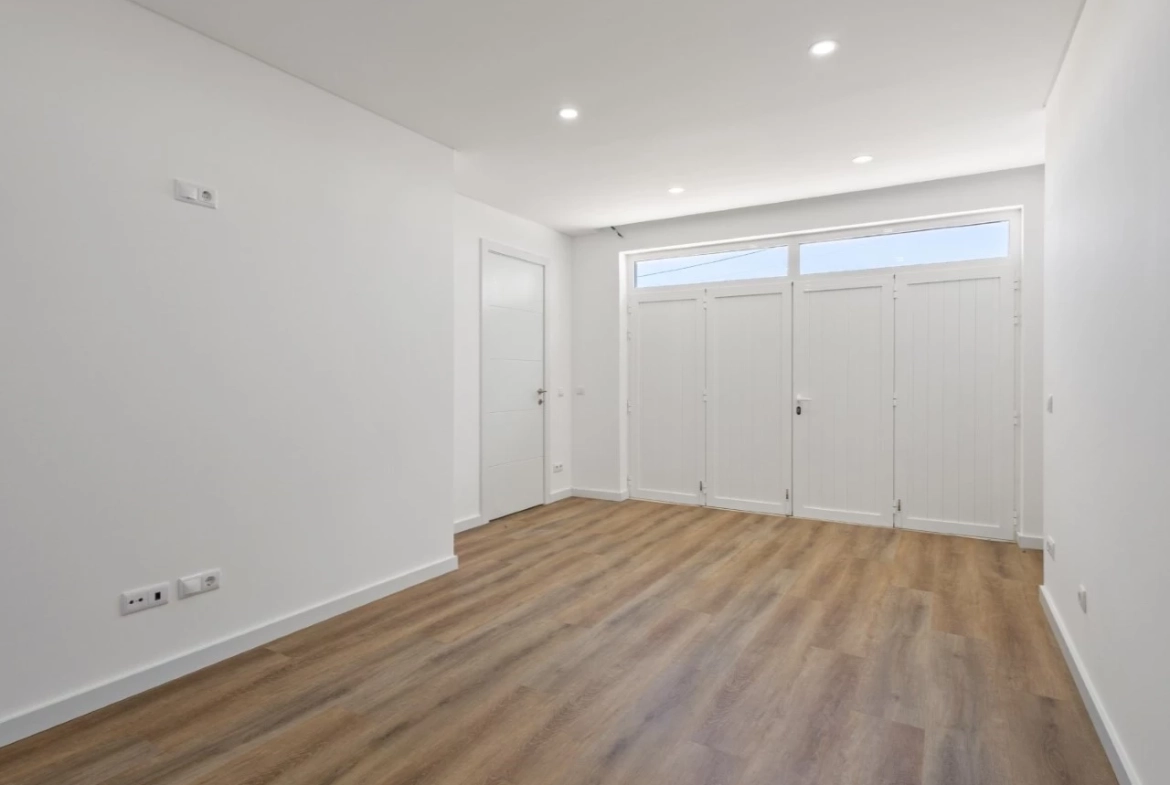 Moradia Contemporânea com Vista Mar e Campo