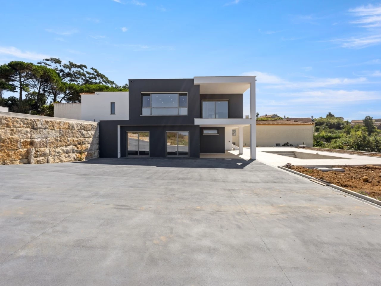 IDda56aa01-0000-0500-0000-000016e46edd.jpg Moradia Contemporânea com Vista Mar e Campo