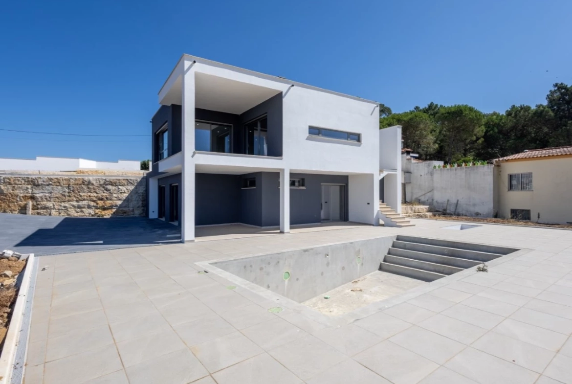 Moradia Contemporânea com Vista Mar e Campo