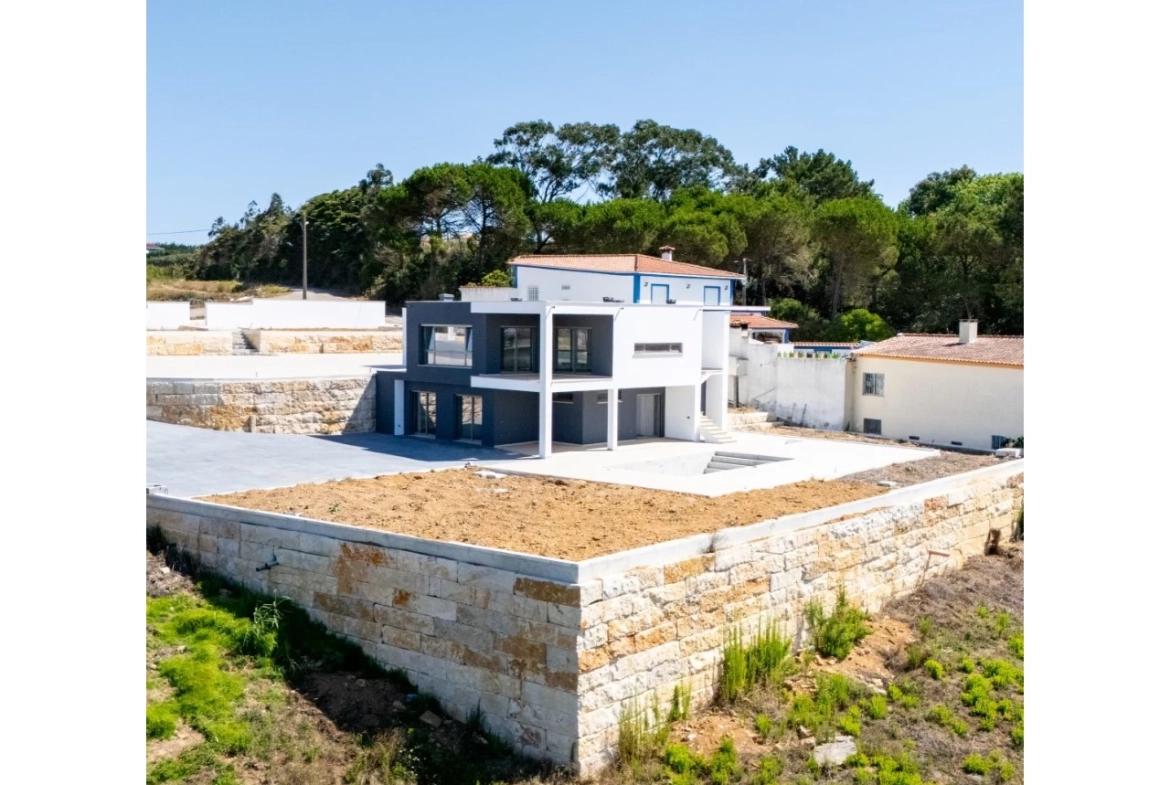 Moradia Contemporânea com Vista Mar e Campo