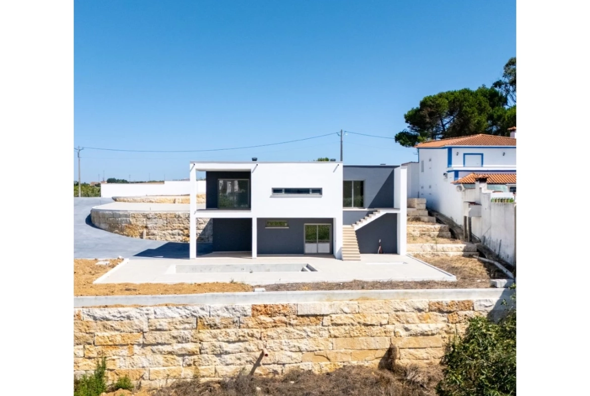 Moradia Contemporânea com Vista Mar e Campo