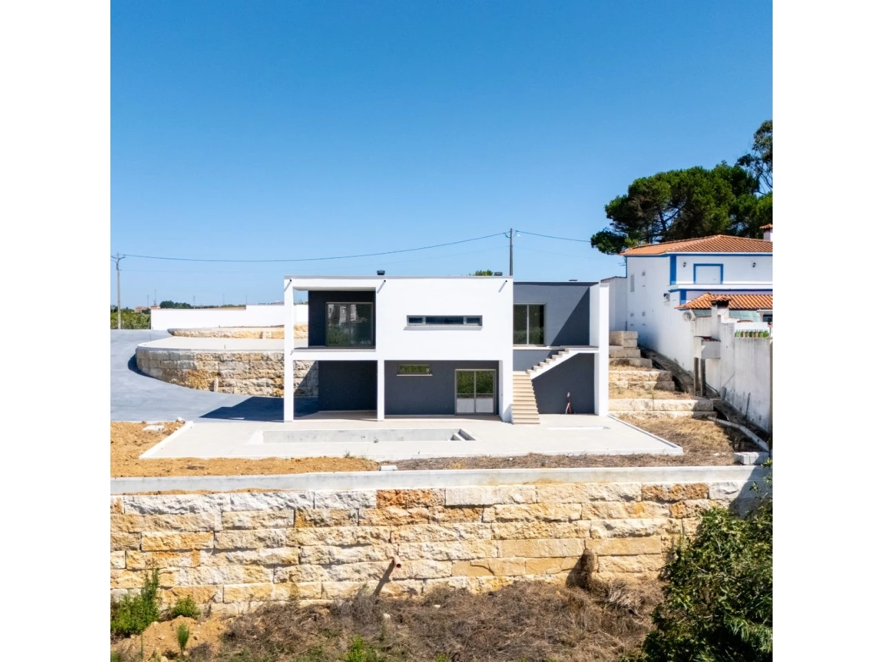 IDda56aa01-0000-0500-0000-000016e46ef3.jpg Moradia Contemporânea com Vista Mar e Campo