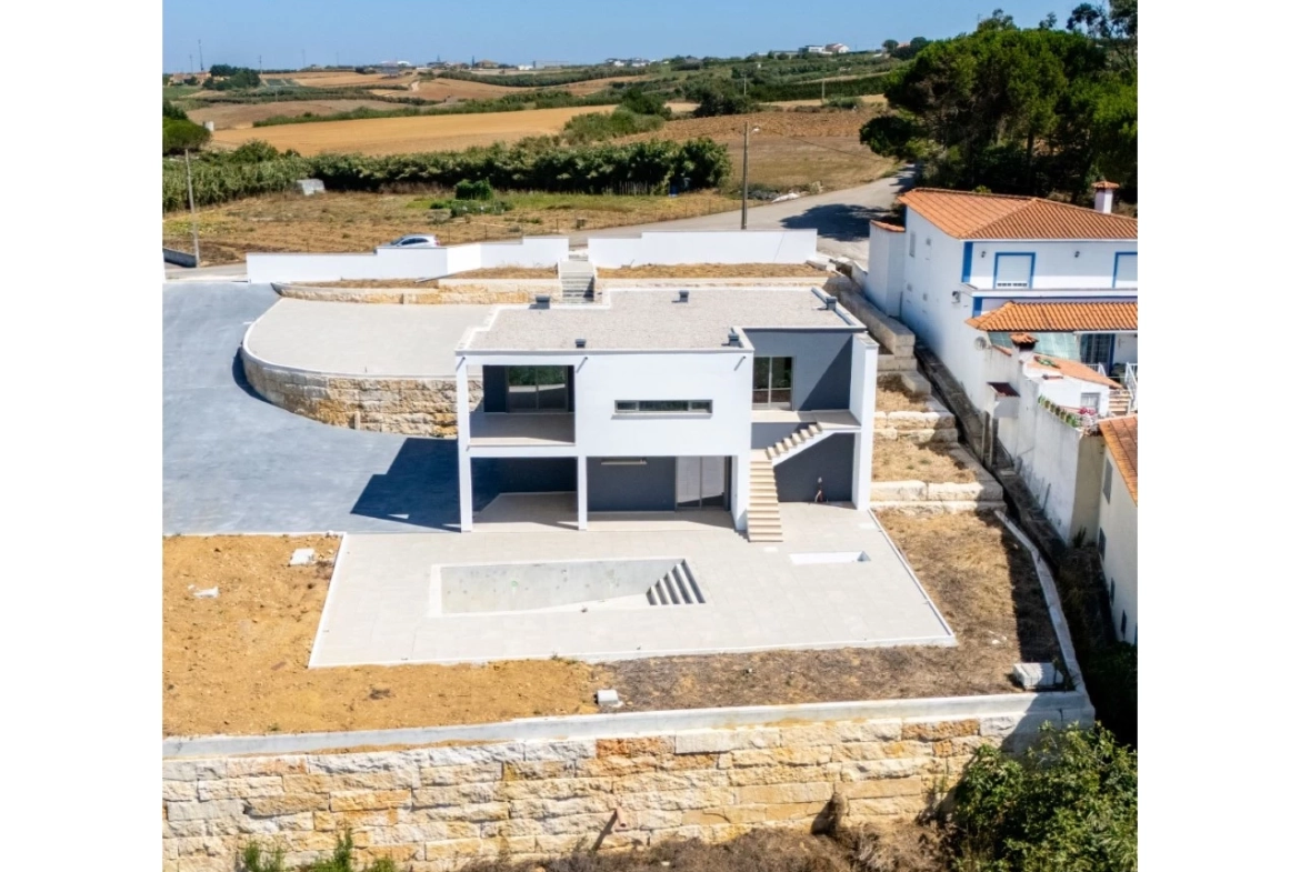 Moradia Contemporânea com Vista Mar e Campo