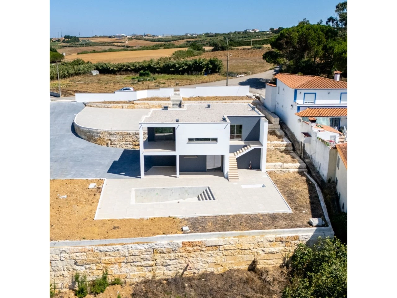IDda56aa01-0000-0500-0000-000016e46ef6.jpg Moradia Contemporânea com Vista Mar e Campo