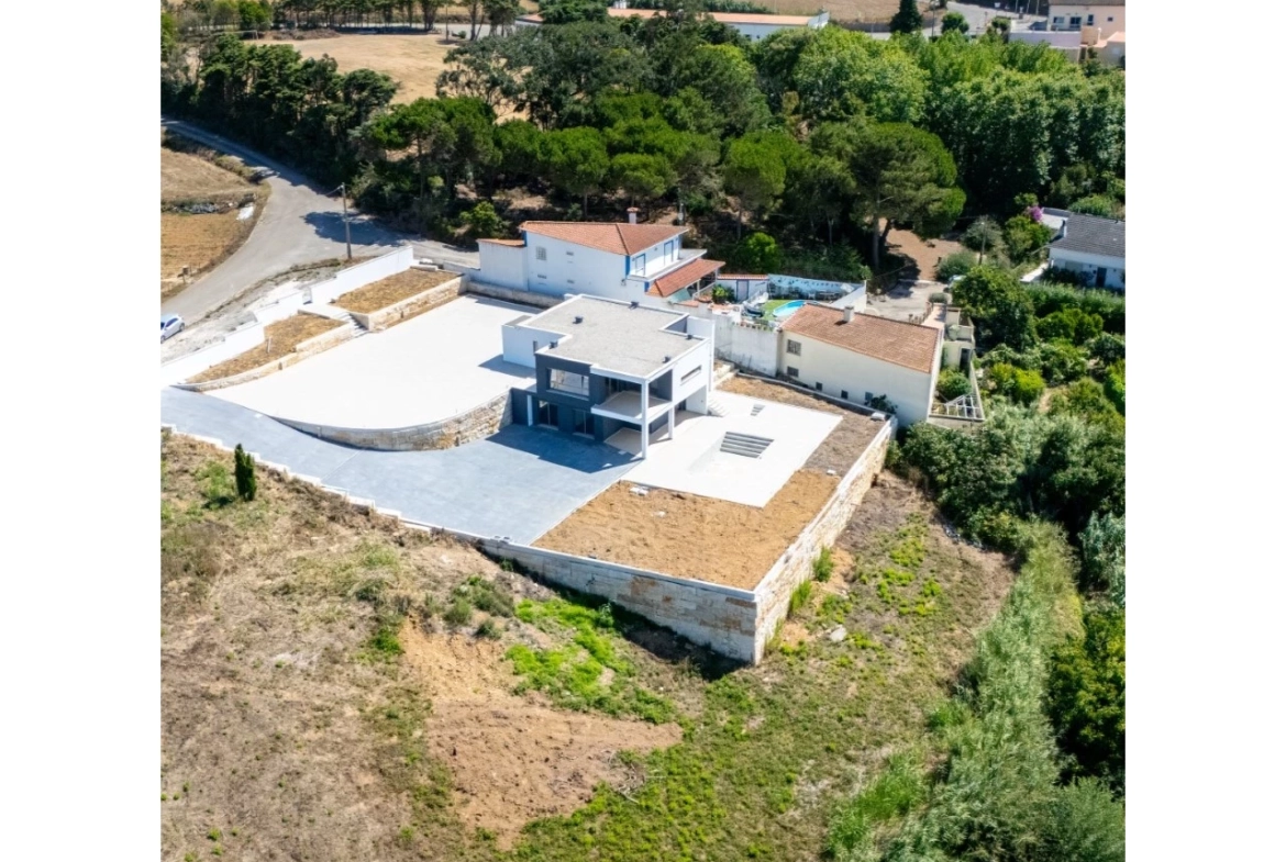 Moradia Contemporânea com Vista Mar e Campo