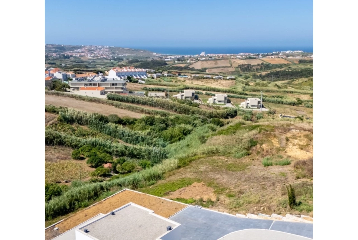 Moradia Contemporânea com Vista Mar e Campo