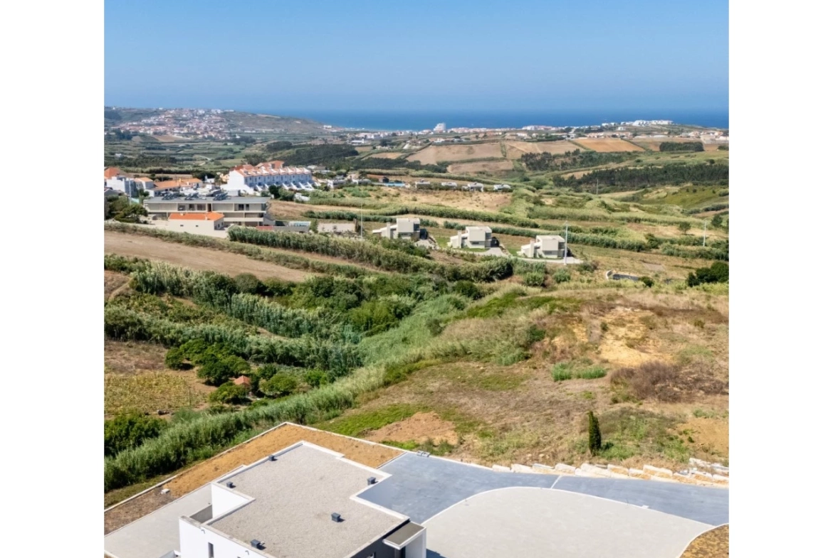 Moradia Contemporânea com Vista Mar e Campo
