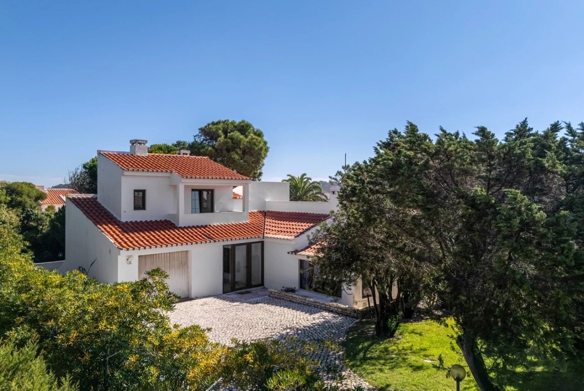Moradia Isolada com Garagem, Jardim e Piscina no Praia d’el Rey Beach & Golf Resort, perto das Praias de Peniche