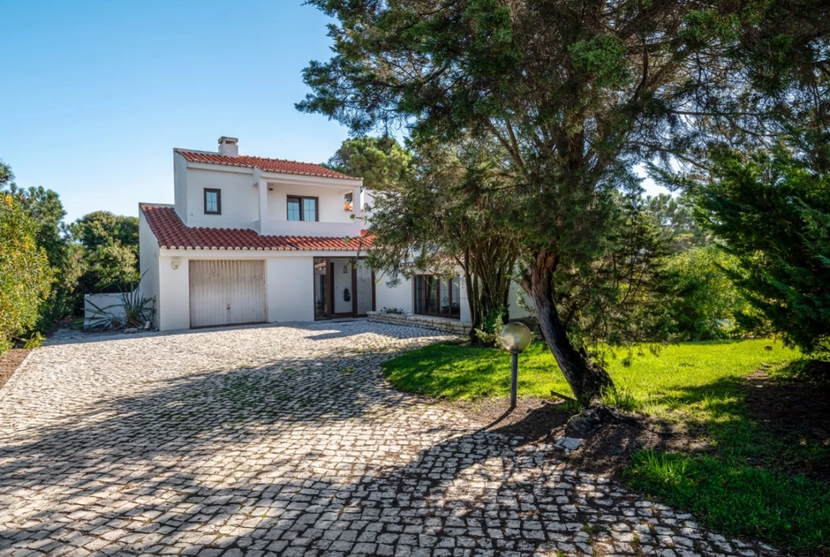 Moradia Isolada com Garagem, Jardim e Piscina no Praia d’el Rey Beach & Golf Resort, perto das Praias de Peniche