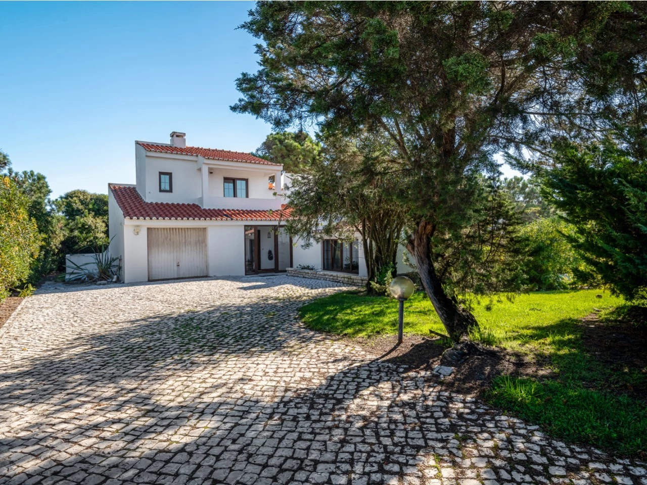 Moradia Isolada com Garagem, Jardim e Piscina no Praia d’el Rey Beach & Golf Resort, perto das Praias de Peniche