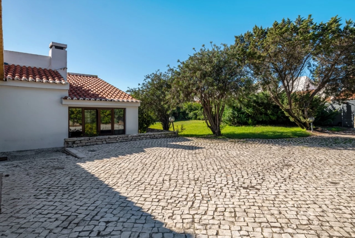 Moradia Isolada com Garagem, Jardim e Piscina no Praia d’el Rey Beach & Golf Resort, perto das Praias de Peniche