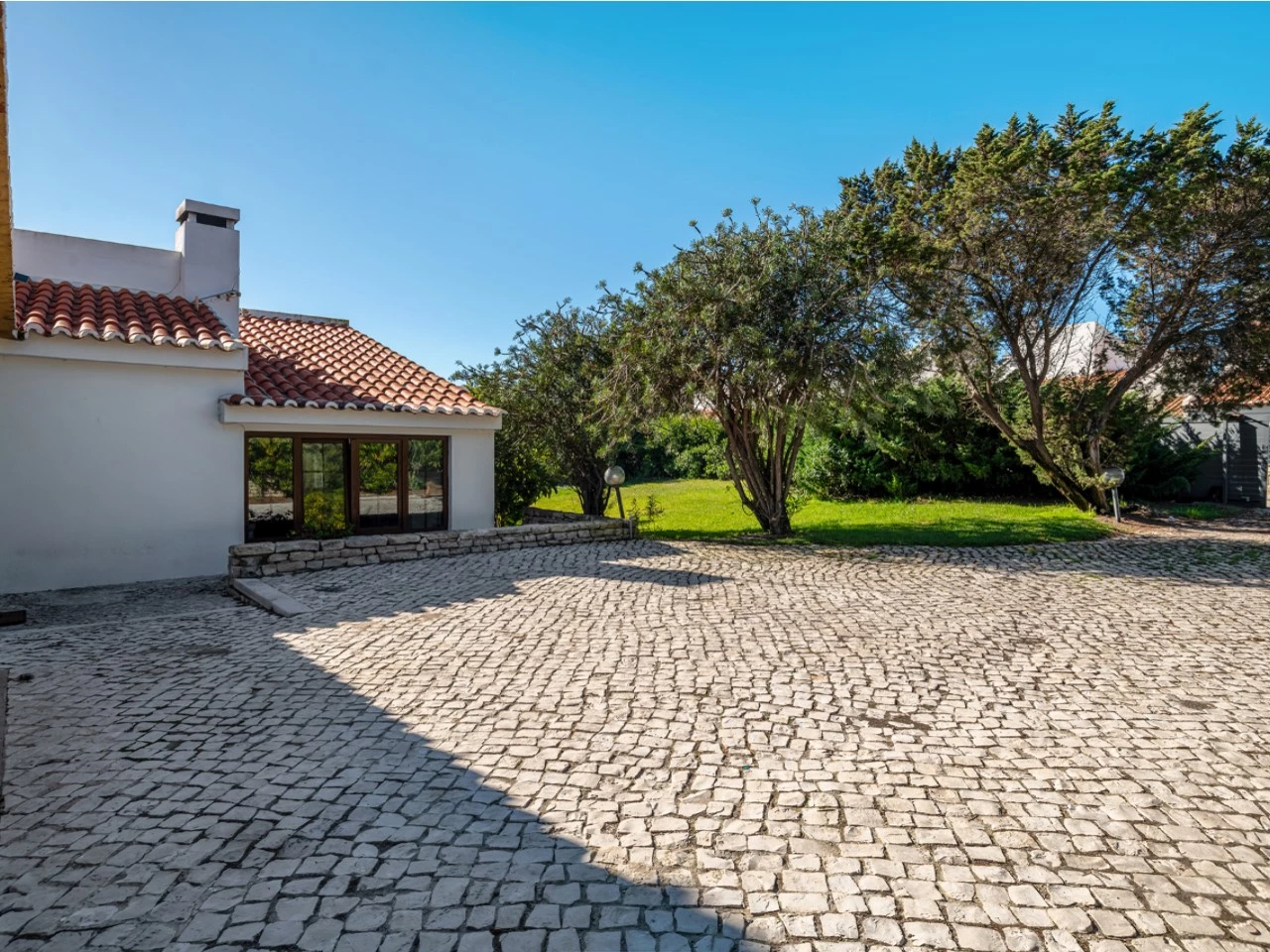 Moradia Isolada com Garagem, Jardim e Piscina no Praia d’el Rey Beach & Golf Resort, perto das Praias de Peniche
