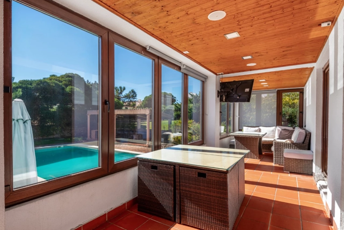 Moradia Isolada com Garagem, Jardim e Piscina no Praia d’el Rey Beach & Golf Resort, perto das Praias de Peniche