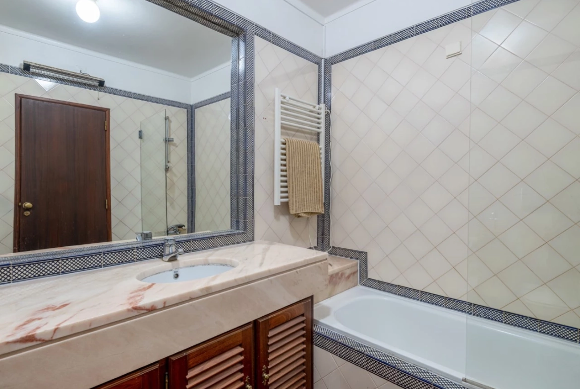 Moradia Isolada com Garagem, Jardim e Piscina no Praia d’el Rey Beach & Golf Resort, perto das Praias de Peniche