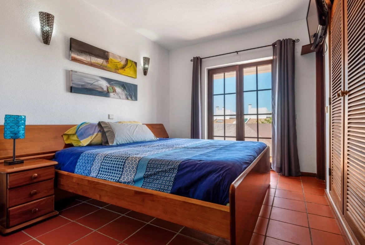 Moradia Isolada com Garagem, Jardim e Piscina no Praia d’el Rey Beach & Golf Resort, perto das Praias de Peniche