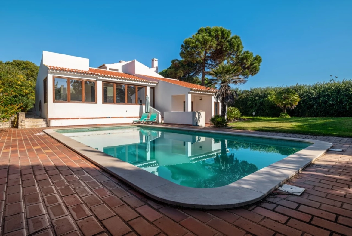 Moradia Isolada com Garagem, Jardim e Piscina no Praia d’el Rey Beach & Golf Resort, perto das Praias de Peniche