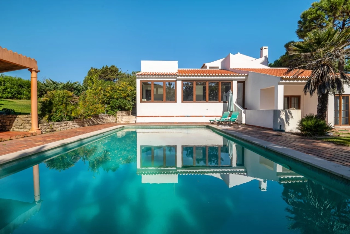 Moradia Isolada com Garagem, Jardim e Piscina no Praia d’el Rey Beach & Golf Resort, perto das Praias de Peniche