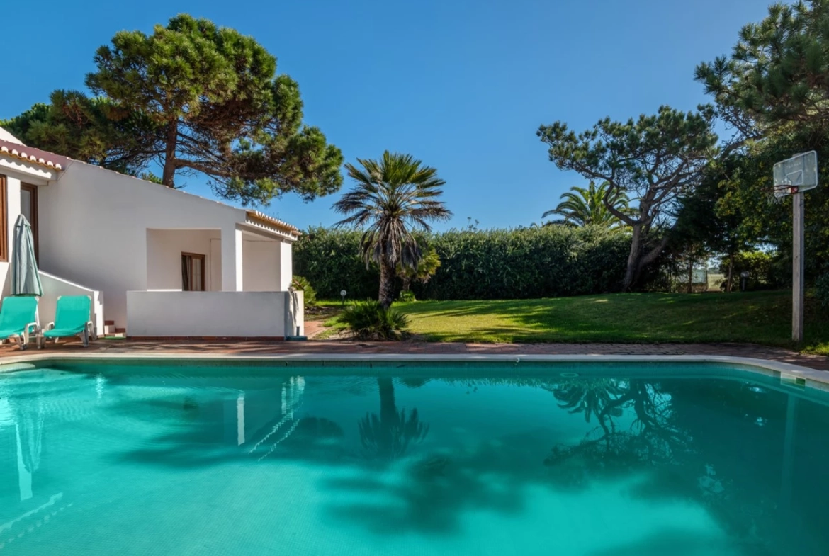 Moradia Isolada com Garagem, Jardim e Piscina no Praia d’el Rey Beach & Golf Resort, perto das Praias de Peniche