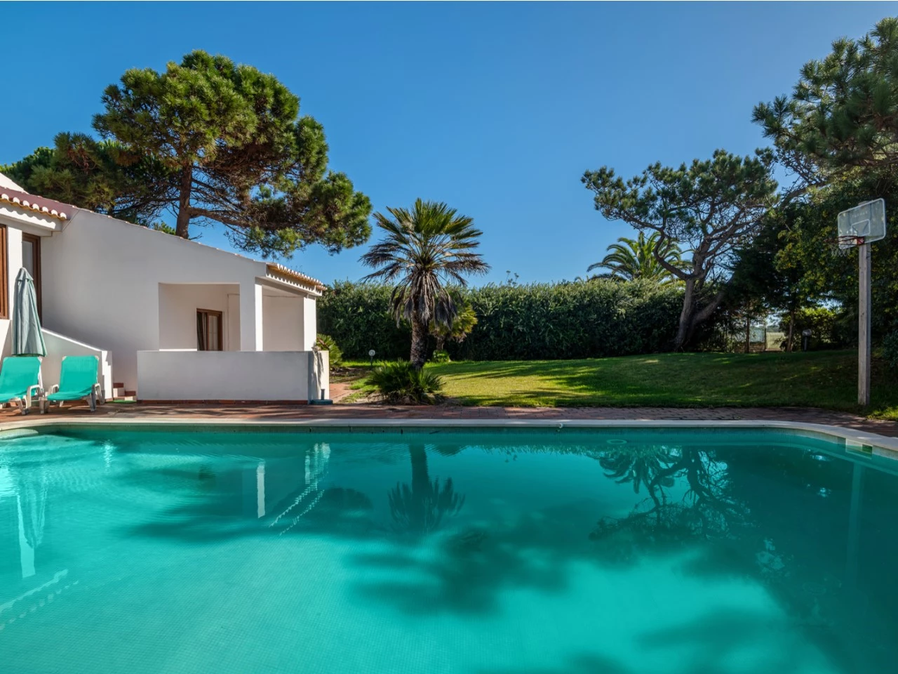 Moradia Isolada com Garagem, Jardim e Piscina no Praia d’el Rey Beach & Golf Resort, perto das Praias de Peniche
