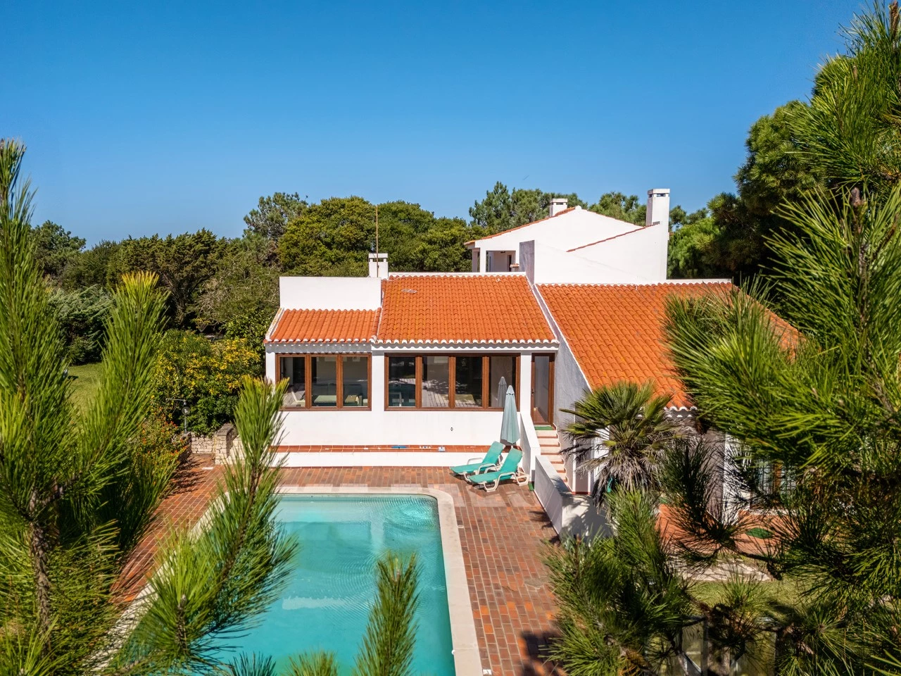 Moradia Isolada com Garagem, Jardim e Piscina no Praia d’el Rey Beach & Golf Resort, perto das Praias de Peniche