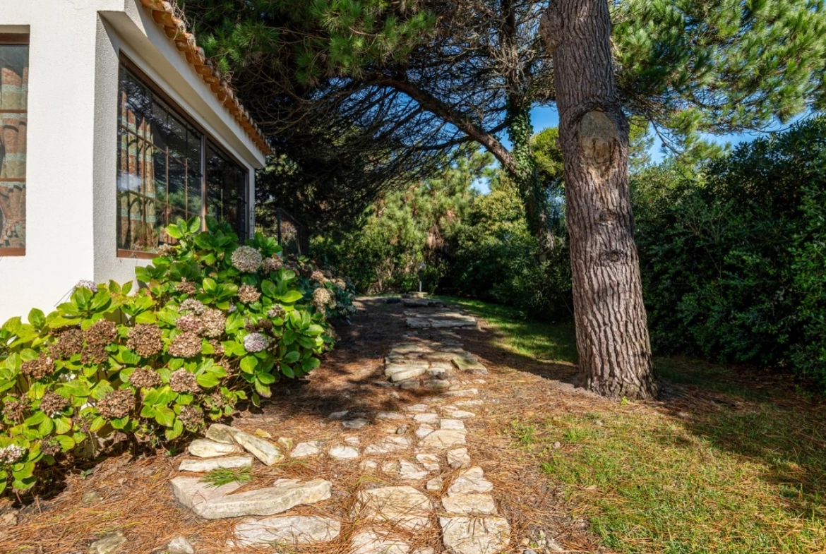 Moradia Isolada com Garagem, Jardim e Piscina no Praia d’el Rey Beach & Golf Resort, perto das Praias de Peniche