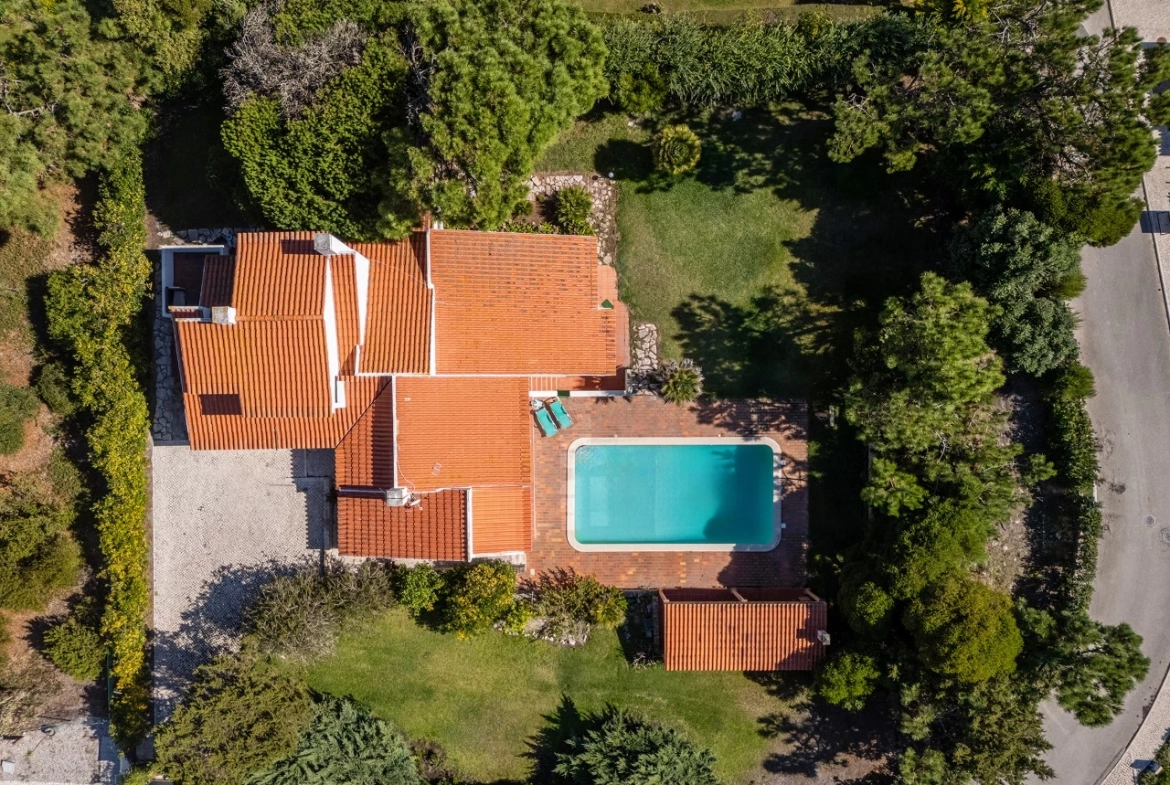 Moradia Isolada com Garagem, Jardim e Piscina no Praia d’el Rey Beach & Golf Resort, perto das Praias de Peniche