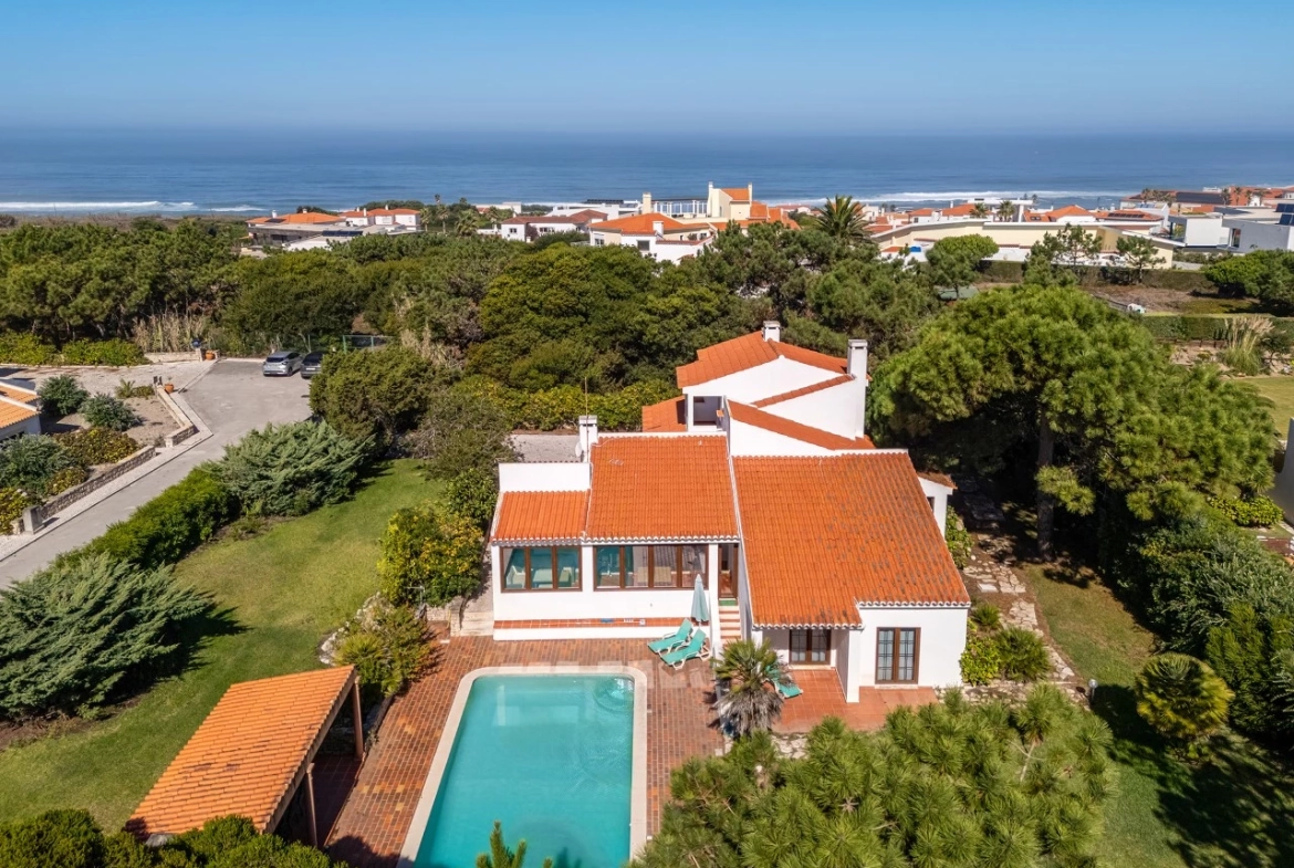 Moradia Isolada com Garagem, Jardim e Piscina no Praia d’el Rey Beach & Golf Resort, perto das Praias de Peniche