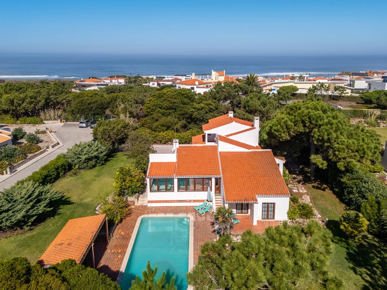 Moradia Isolada com Garagem, Jardim e Piscina no Praia d’el Rey Beach & Golf Resort, perto das Praias de Peniche