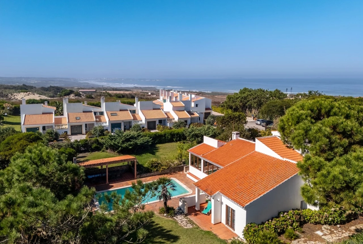 Moradia Isolada com Garagem, Jardim e Piscina no Praia d’el Rey Beach & Golf Resort, perto das Praias de Peniche