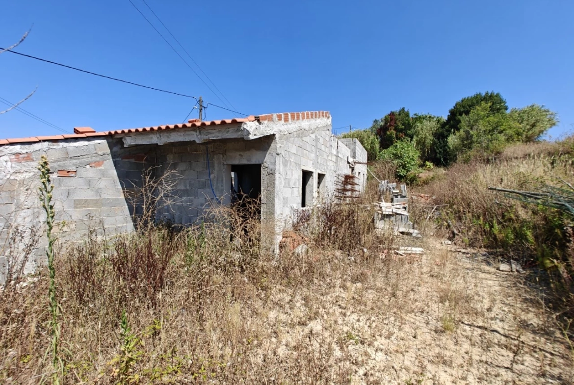Moradia com vista desafogada para reconstrução