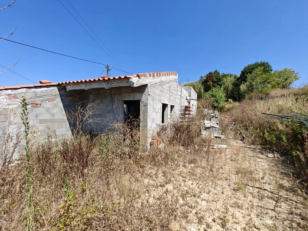 IDd387aa01-0000-0500-0000-000016e79d51.jpg Moradia com vista desafogada para reconstrução