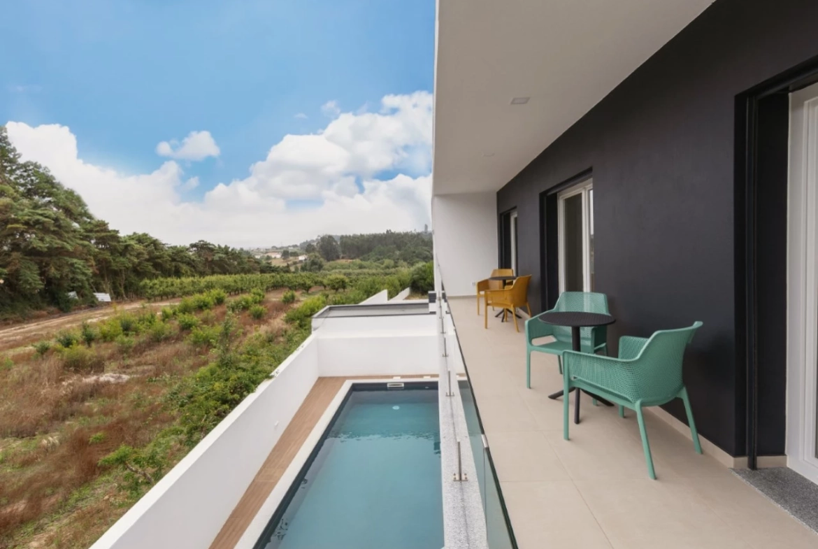 Moradia T4 a 2 passos do castelo de Óbidos e a menos de 15 minutos das belas praias do Oeste.