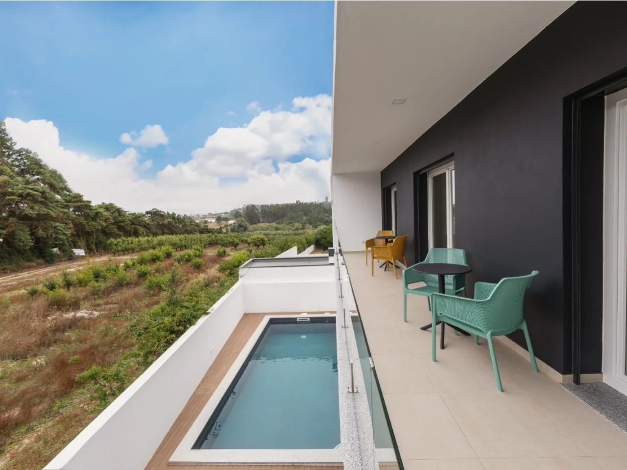ID0393b301-0000-0500-0000-000017978b79.jpg Moradia T4 a 2 passos do castelo de Óbidos e a menos de 15 minutos das belas praias do Oeste.