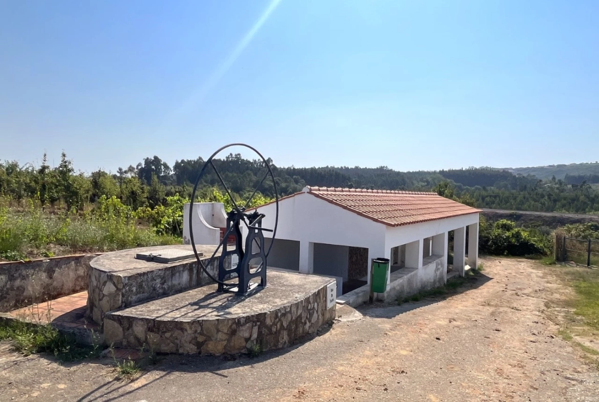 Moradia T4 a 2 passos do castelo de Óbidos e a menos de 15 minutos das belas praias do Oeste.