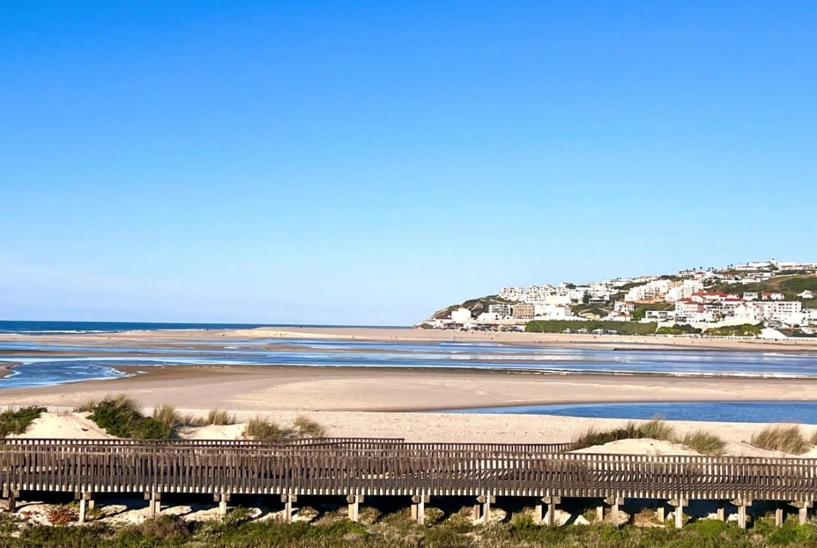 Moradia T4 a 2 passos do castelo de Óbidos e a menos de 15 minutos das belas praias do Oeste.