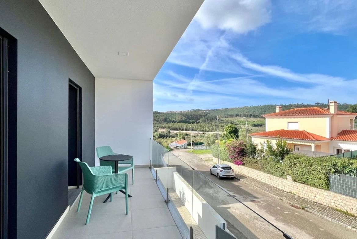 Moradia T4 a 2 passos do castelo de Óbidos e a menos de 15 minutos das belas praias do Oeste.