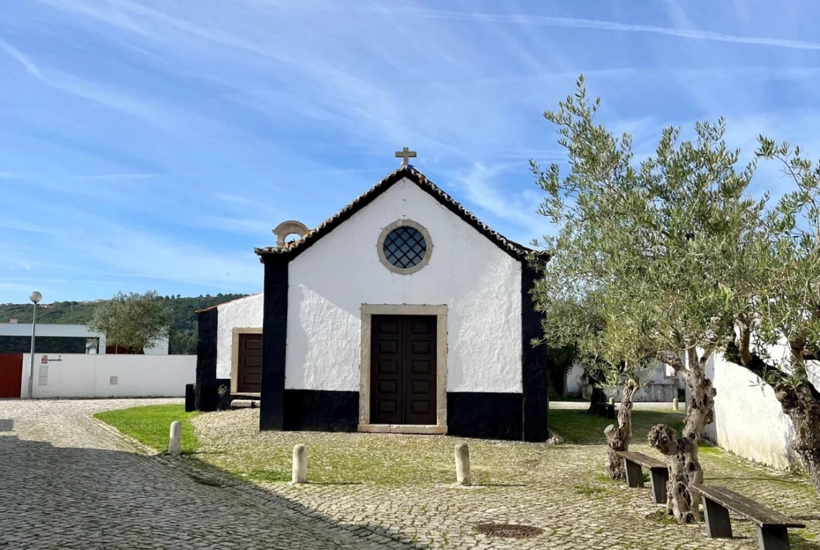 Moradia T4 a 2 passos do castelo de Óbidos e a menos de 15 minutos das belas praias do Oeste.