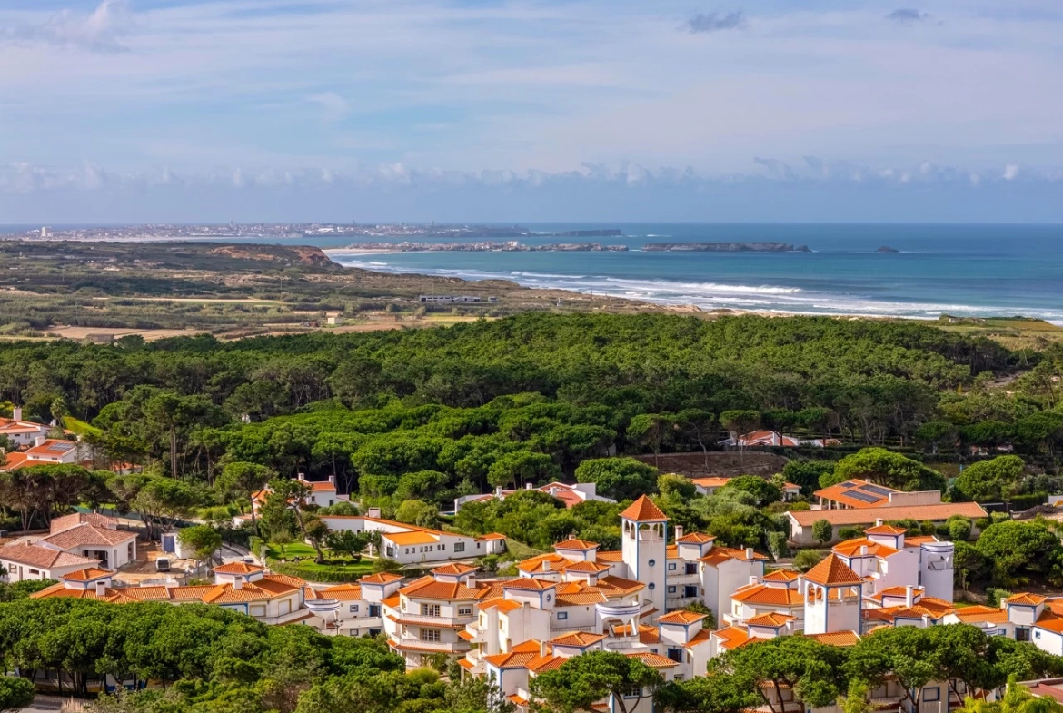 Apartamento T3 com espaço de Garagem no Praia d’el Rey Beach & Golf Resort, perto das praias de Peniche