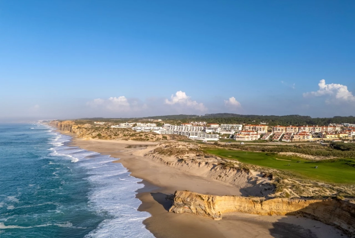 Apartamento T3 com espaço de Garagem no Praia d’el Rey Beach & Golf Resort, perto das praias de Peniche
