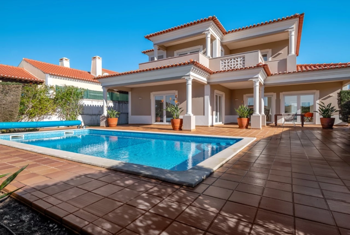 Moradia T3 com piscina, jardim, garagem e vista no Praia d’el Rey Beach & Golf Resort