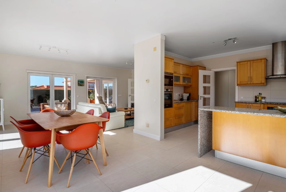 Moradia T3 com piscina, jardim, garagem e vista no Praia d’el Rey Beach & Golf Resort