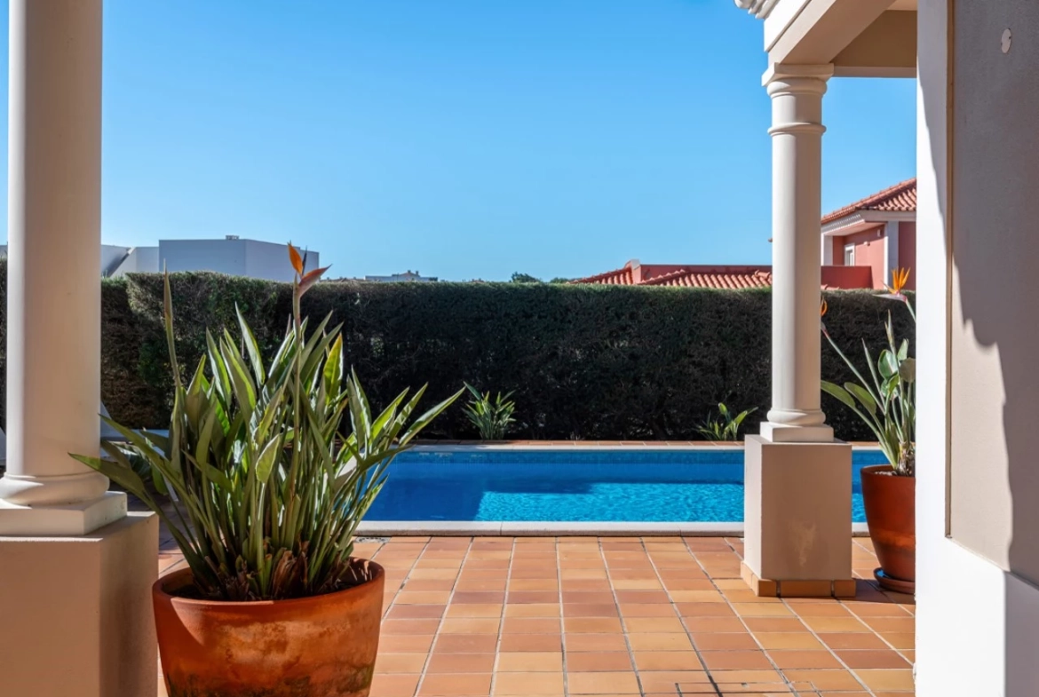 Moradia T3 com piscina, jardim, garagem e vista no Praia d’el Rey Beach & Golf Resort