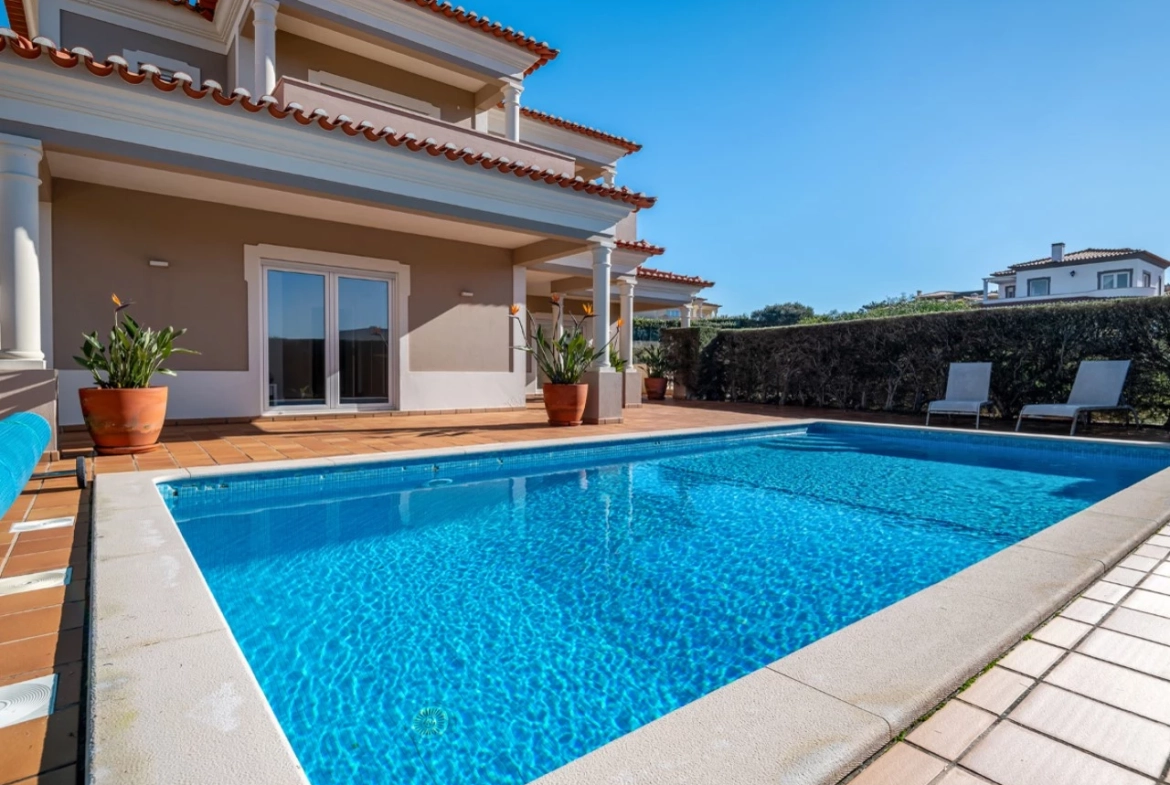 Moradia T3 com piscina, jardim, garagem e vista no Praia d’el Rey Beach & Golf Resort