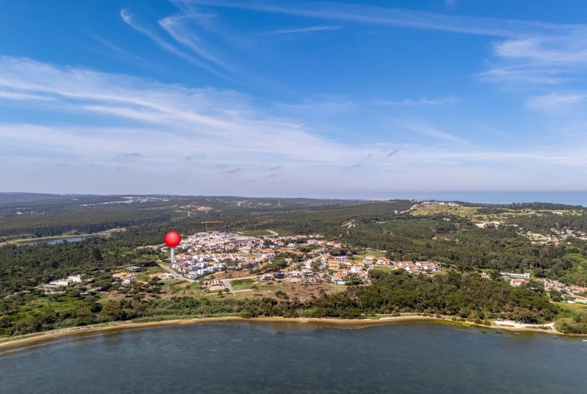 Moradia a apenas 300 metros da Lagoa de Óbidos