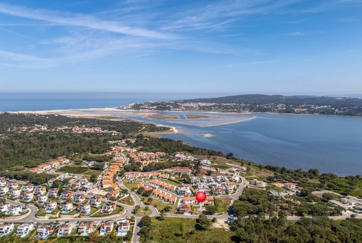 Moradia a apenas 300 metros da Lagoa de Óbidos