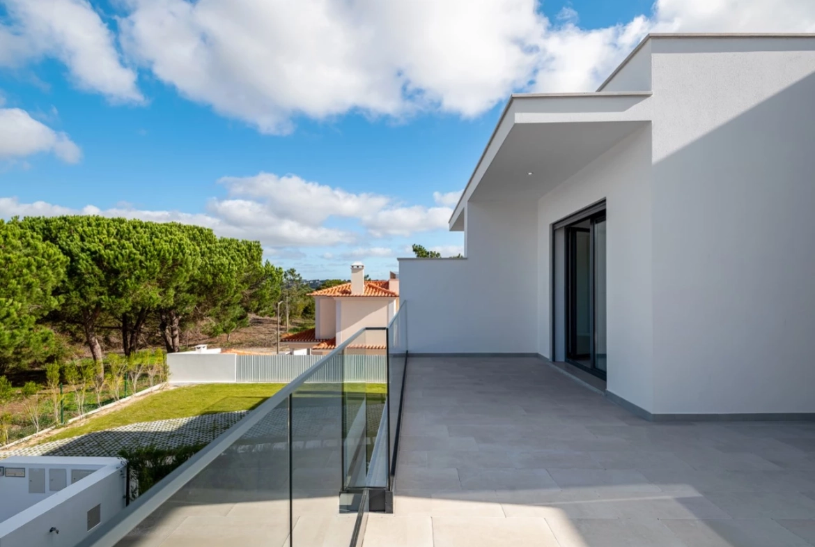 Moradia com piscina pronta a habitar junto à Lagoa de Óbidos